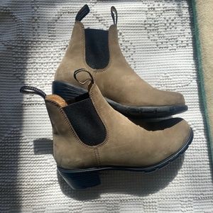 Blundstone Heeled Chelsea Leather Boot